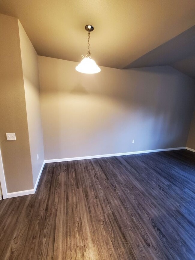 4235 Hawthorne Ave NE Unit 106