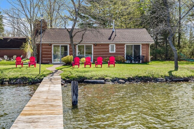 Building Photo - Fully Furnished Lakefront Home on Intermediate Lake – Available October 1, 2026 through May 27, 2027