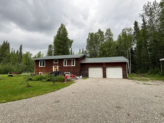 Building Photo - Home in North Pole / 2 Car Garage / Detach...