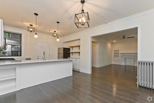 Building Photo - Large Front of Building One Bedroom Unit 49-1F Rental