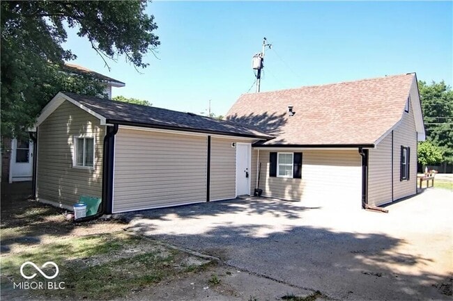 Photo - 337 S Green St