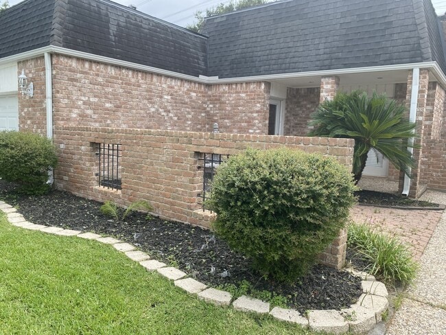 Building Photo - 5 Bendwood Dr Rental