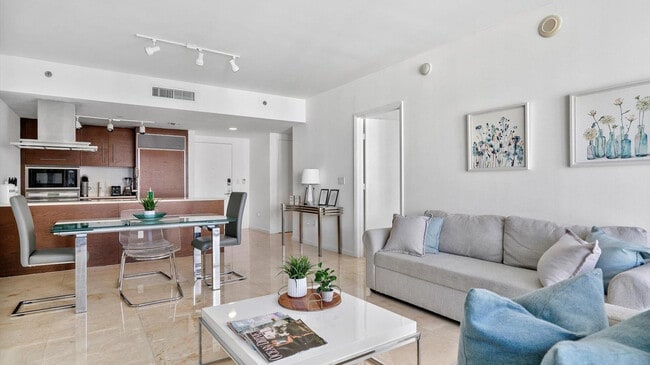 Photo - 475 Brickell Ave Unidad FL32-ID1049811P