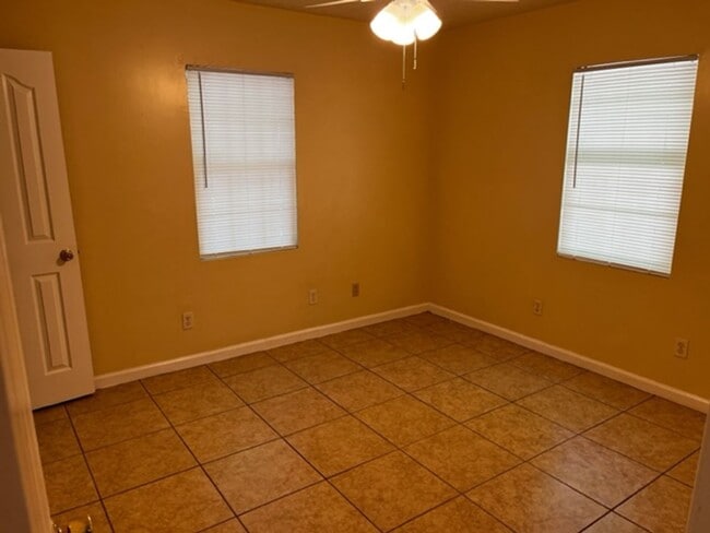 2bed/1bath house! - 2bed/1bath house!
