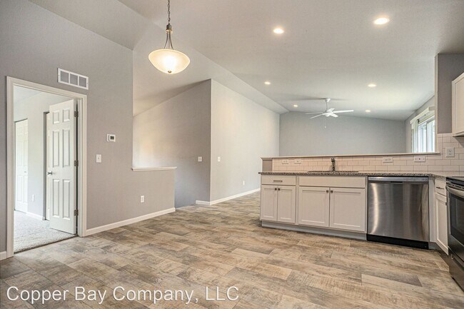 4 br, 2 bath House - 3053 N. Sedge Wren Dr...