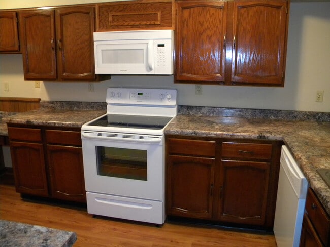 kitchen - 511 E 3rd St Unit Apt C