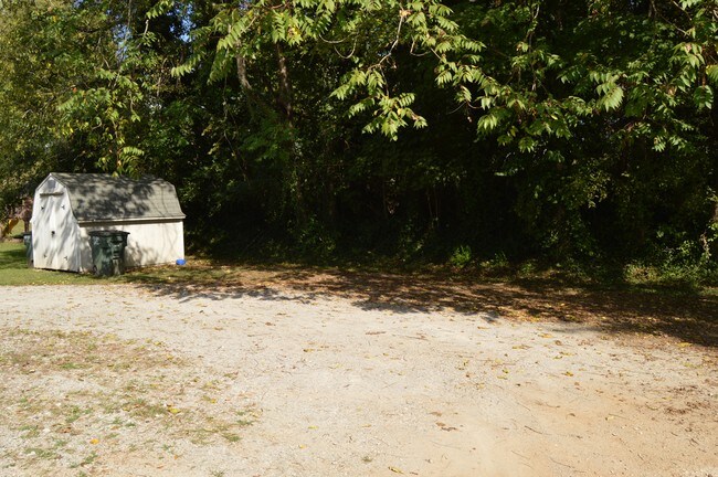 Photo - 104 Greenlawn Dr Apartments