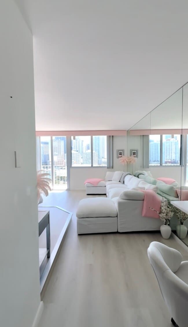 Photo - 520 Brickell Key Dr Condo Unit A1617
