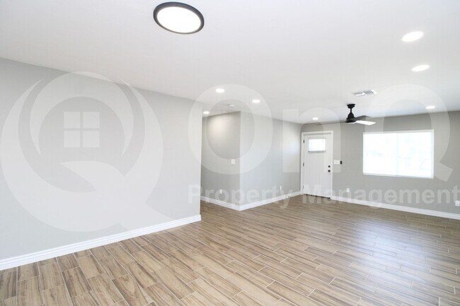 Photo - 4001 E Apollo Rd