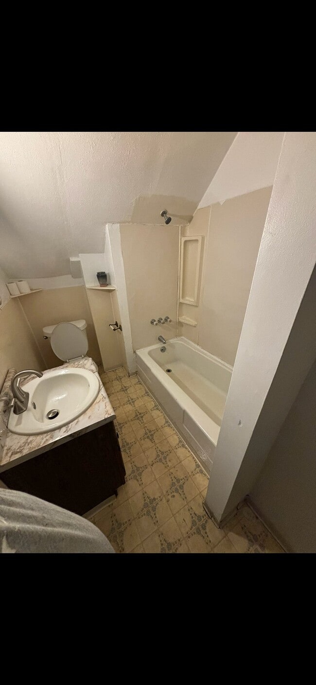 1618 Ferry Ave Unit 3