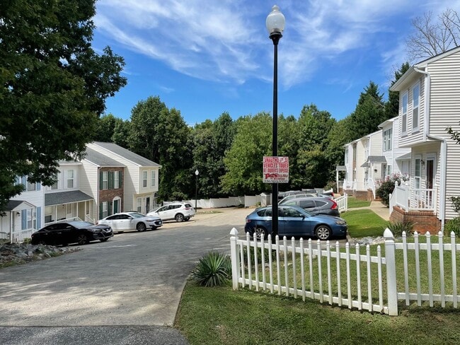Photo - Beautiful 2 bed, 1 full, 2 half bath 2 sto...