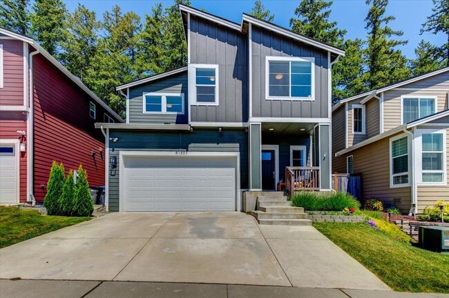 Building Photo - Bremerton Home 5 bed Covered Patio Fenced Yard 2 Car Garage