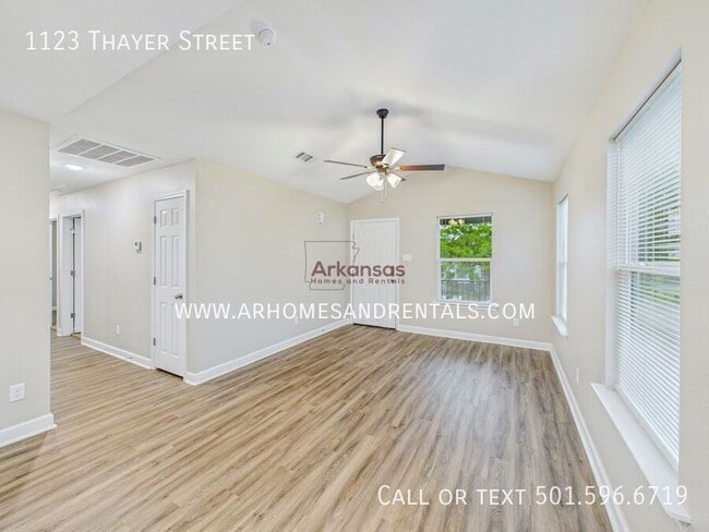Photo - 1123 Thayer St