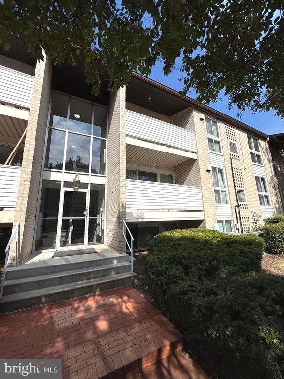 Building Photo - 5602 Bismach Dr Unit 204