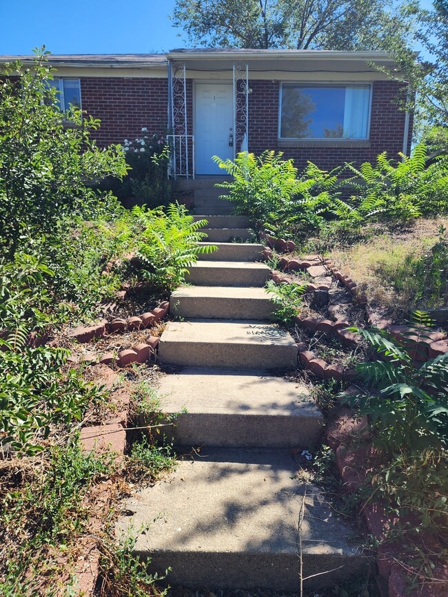 Photo - 626 Stuart St