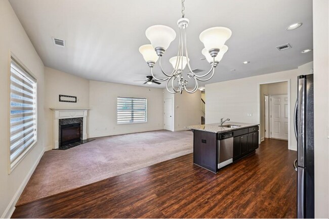 Photo - 256 Centerview Wy