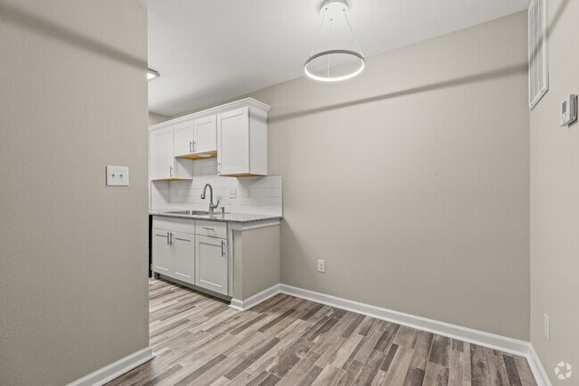 1BR, 1BA - 600SF - Dining Room