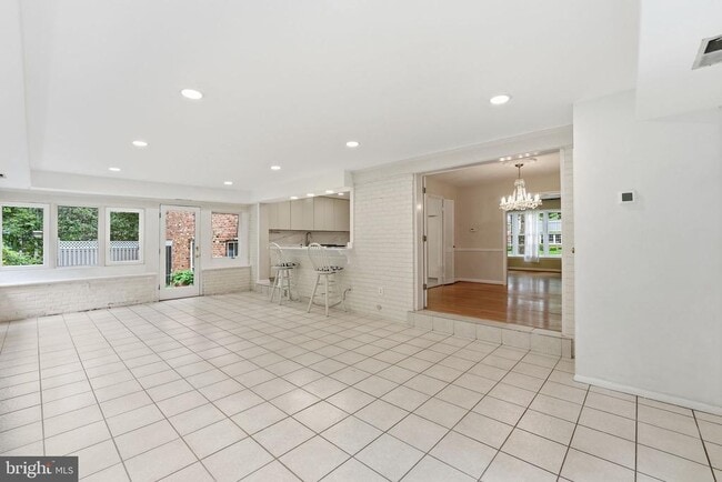 Building Photo - 2419 Claremont Dr