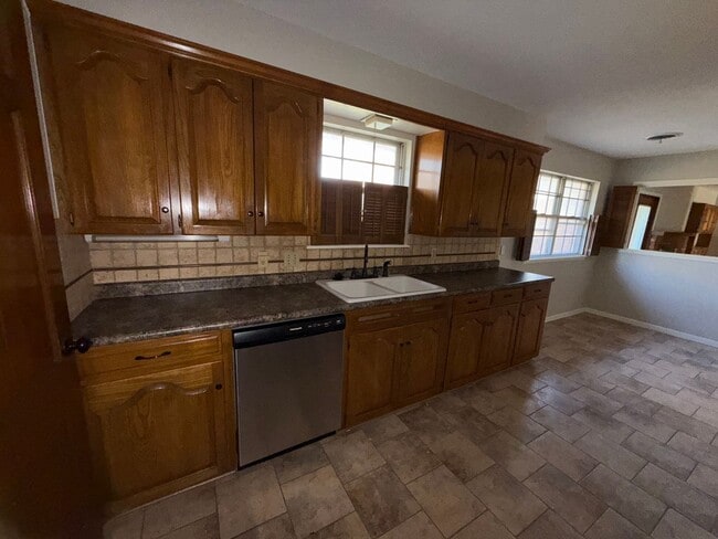 Photo - 7507 NW Wycliffe Ln