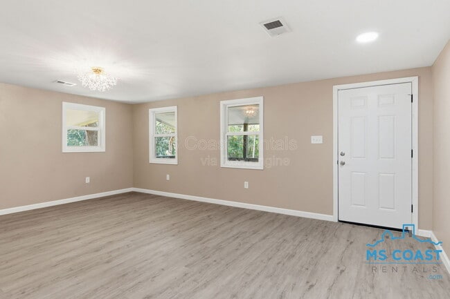 Photo - 1528 Ladnier Rd