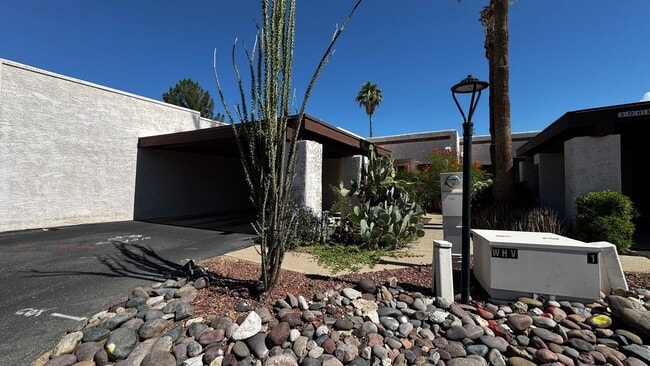 Building Photo - Nort Central (Prince and Country Club) 2 b... Rental