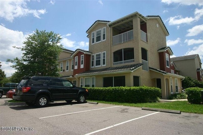 Building Photo - 10075 Gate Pkwy N Unit 807