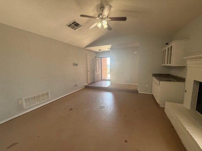 Photo - 609 Montwood Ct