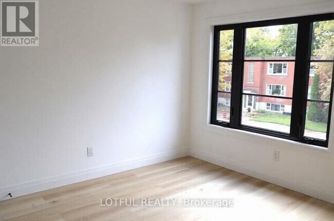 Photo - 503 Athlone Ave