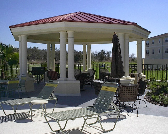 Groves at Victoria Park Outside Pool Deck