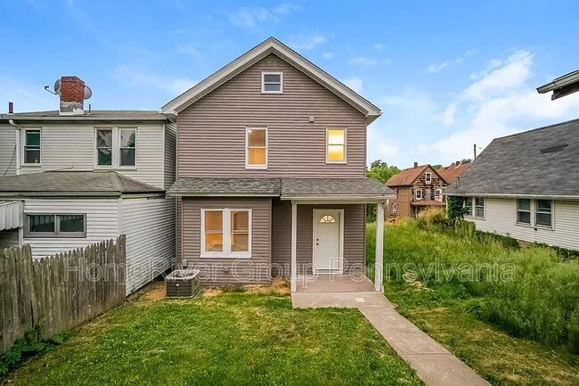 Photo - 2413 Collins St