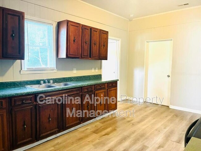 Photo - 408 Leland St