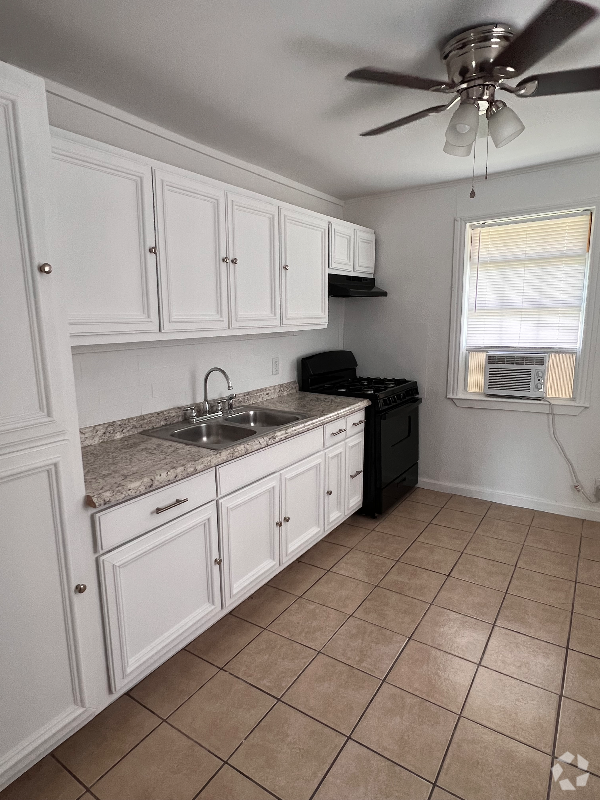 Building Photo - 8333 Garland St Unit 2 Rental