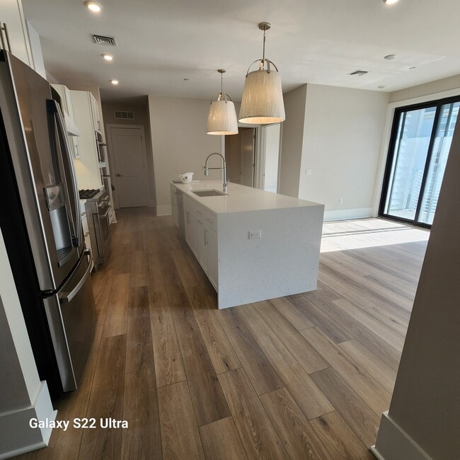 Building Photo - 215 2nd Ave Unit 104