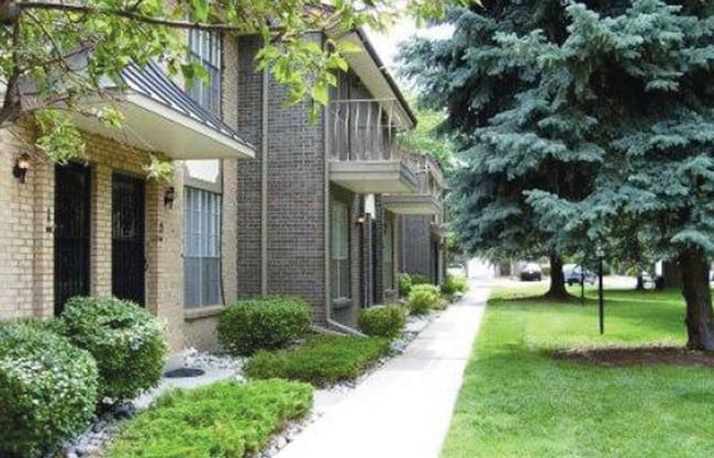 Adrienne Townhomes & Apartments - Adrienne Townhomes & Apartments
