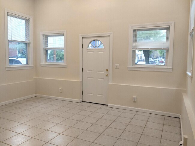 Photo - 83 Yorktown St Unidad 1