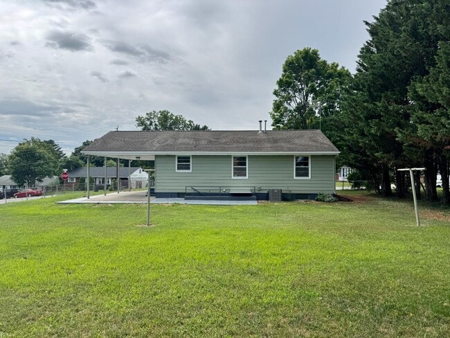 Photo - 2401 Bare St