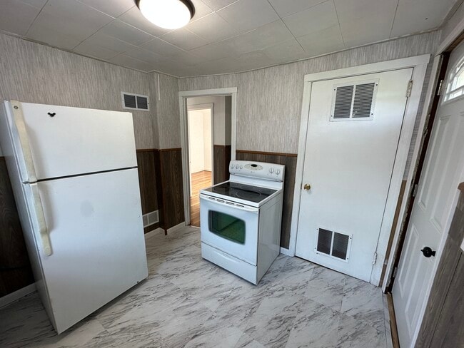 Kitchen - 258 Broad St Unit 2