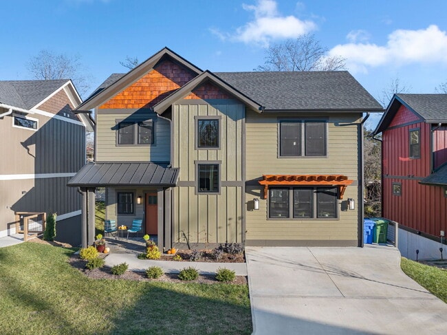 Building Photo - Fully Furnished | Asheville Area | 3–12 Month Leases Available