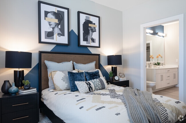 2BR, 2BA - 987SF