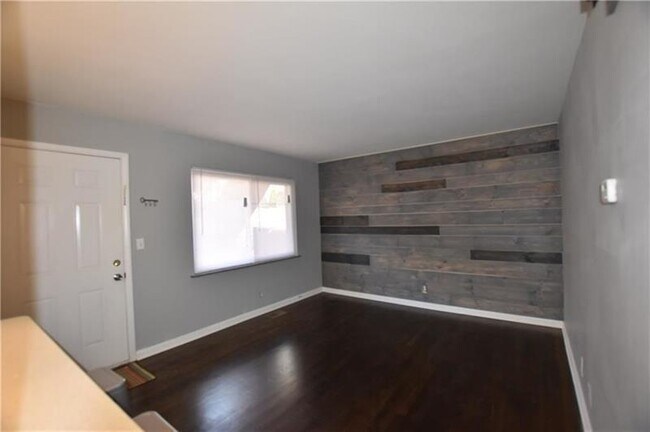 Photo - 112 Ardmore Pl NW Unit 1