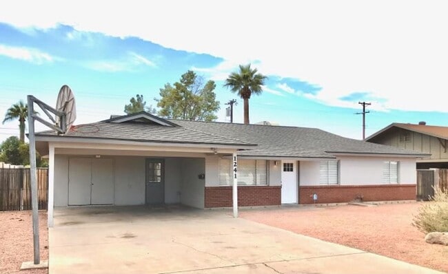 Building Photo - Newly Remodeled Modern 4 Bedroom 2 Bathroom Home!