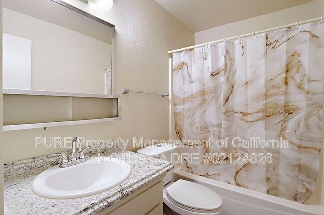 Photo - 2433 Sequoia Dr