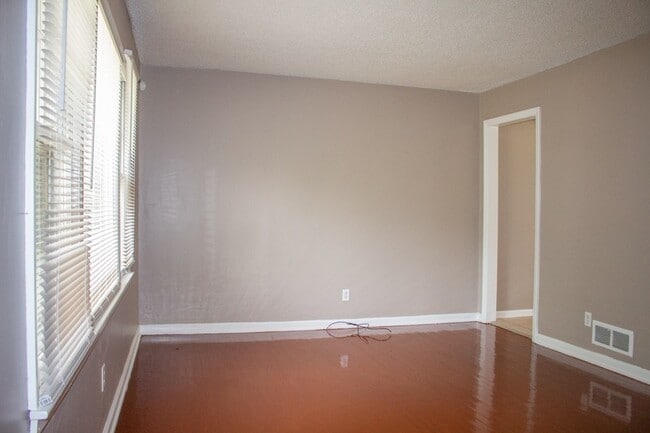 Photo - 8907 E 73rd St