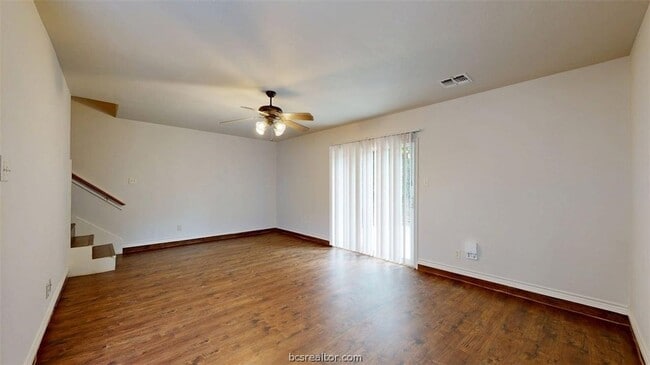 Photo - 1915 Pine Tree Dr Unidad B