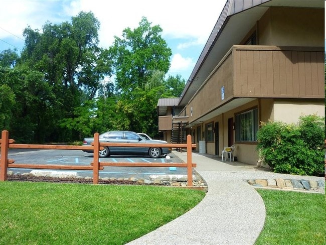 Photo - Campus Place Apartments