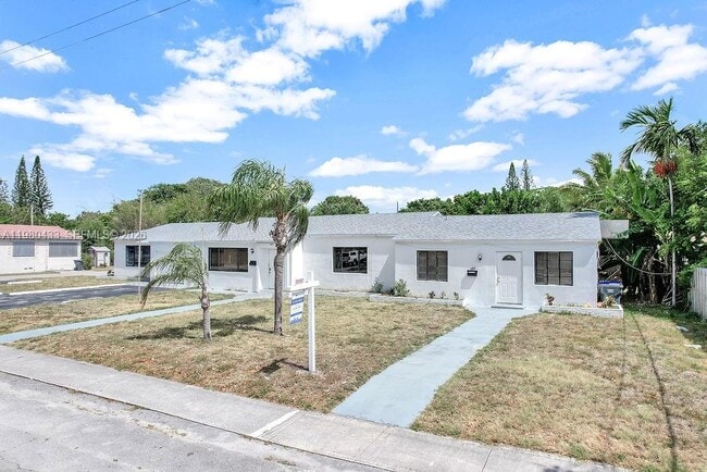 Building Photo - 2415 Pierce St Unit -