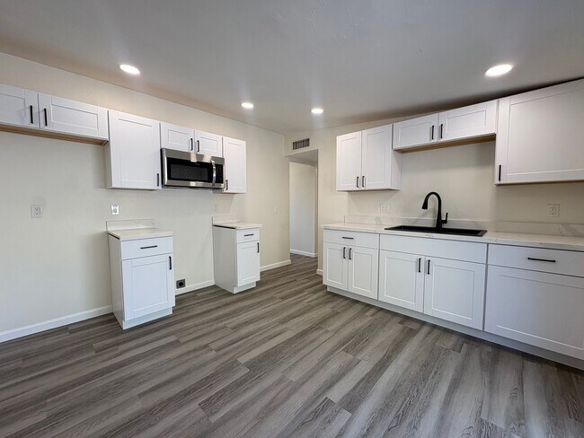 Photo - 1508 E Adelaide Dr Unit 5