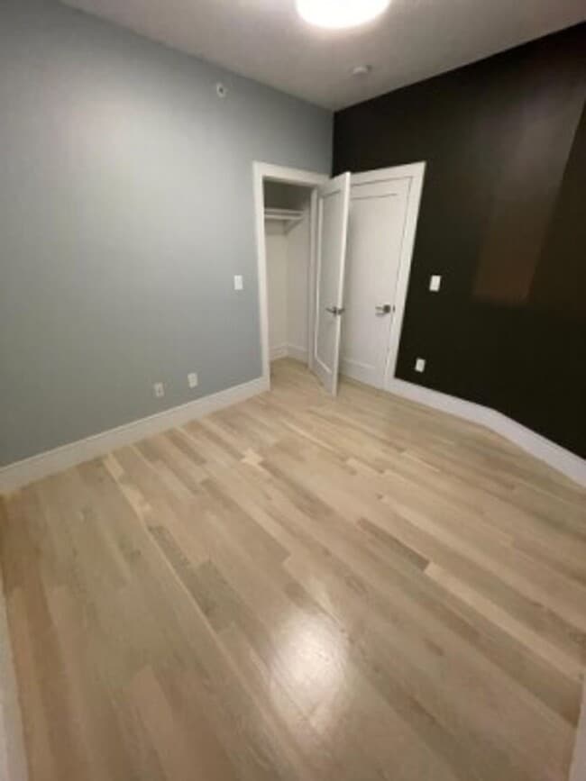 Building Photo - Renovated 3 Bed/2 Bath Right In The Heart Of Washington Square!