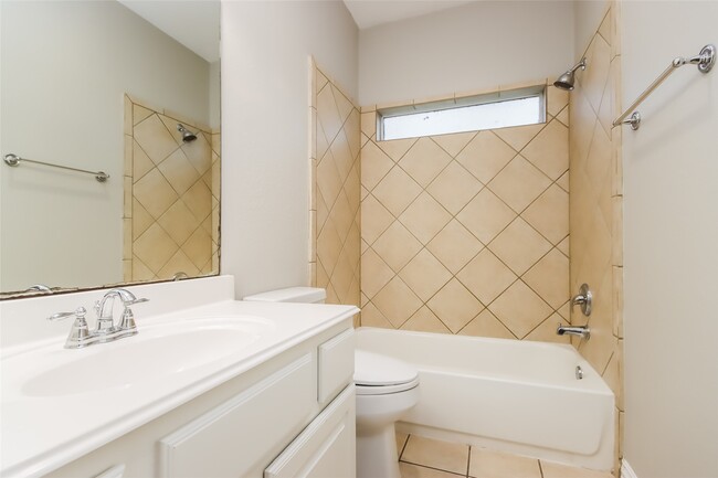 Building Photo - 13605 Falcon Ct