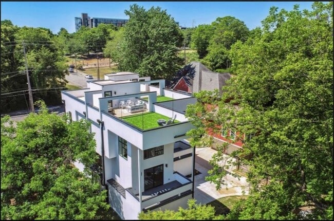 Photo - 536 Highland Ave NE